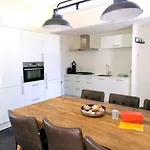 Modern Family With Garden In Amsterdam - 6 People Halfweg