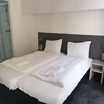 Modern Family With Garden In Amsterdam - 6 People Appartement