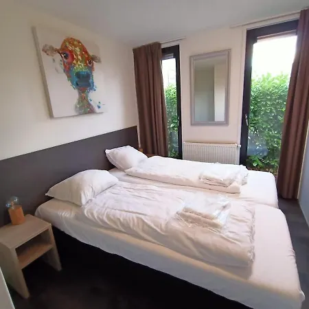 Modern Family With Garden In Amsterdam - 6 People Halfweg