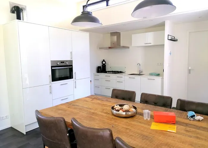 - Area Amsterdam - 6 People Halfweg