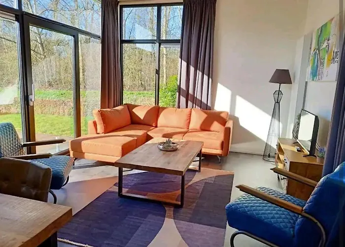 - Area Amsterdam - 6 People * Halfweg