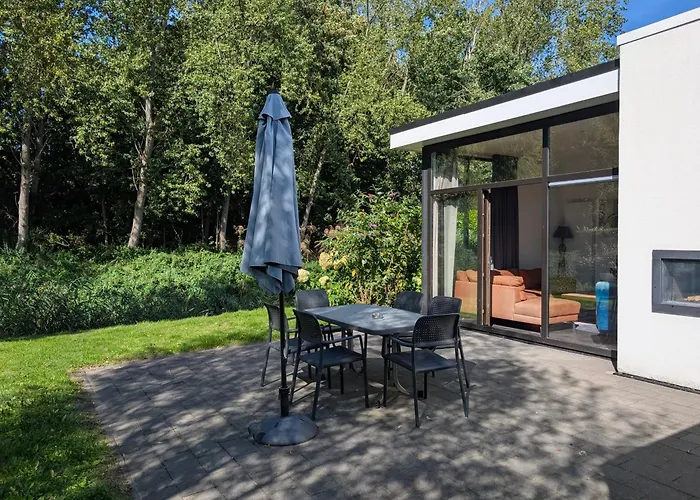 - Area Amsterdam - 6 People